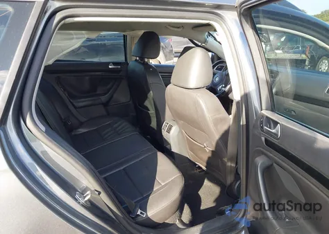 2014 Volkswagen Jetta Sportwagen 2.5L Se z USA, uszkodzony, nr VIN 3VWPP7AJ2EM614947